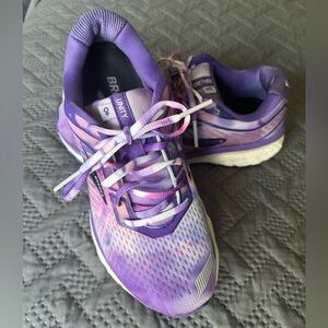 Limited Edition Brooks Ghosts Empower Her